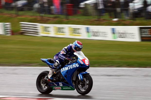 Isle of Man TT winner Gary Johnson in action (Dave Yeomans)